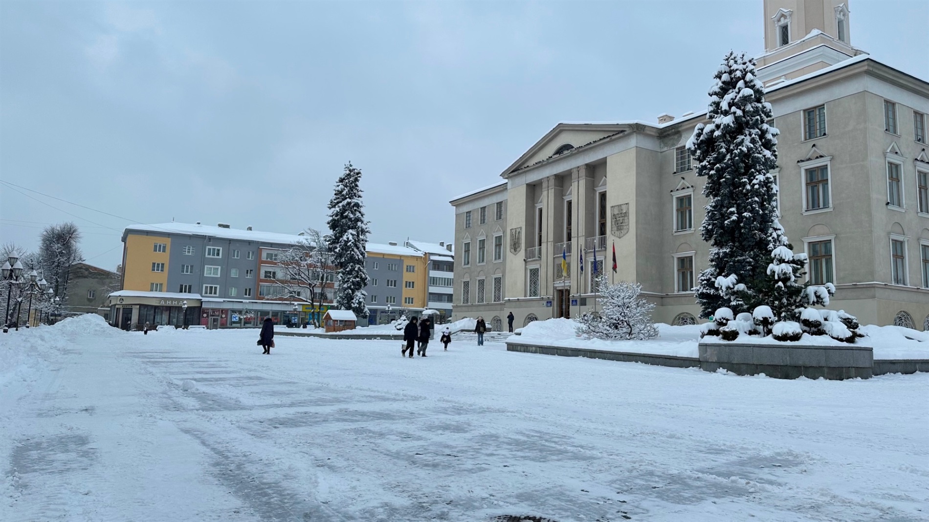 Як Дрогобич долає наслідки снігопаду: репортаж з вулиць міста