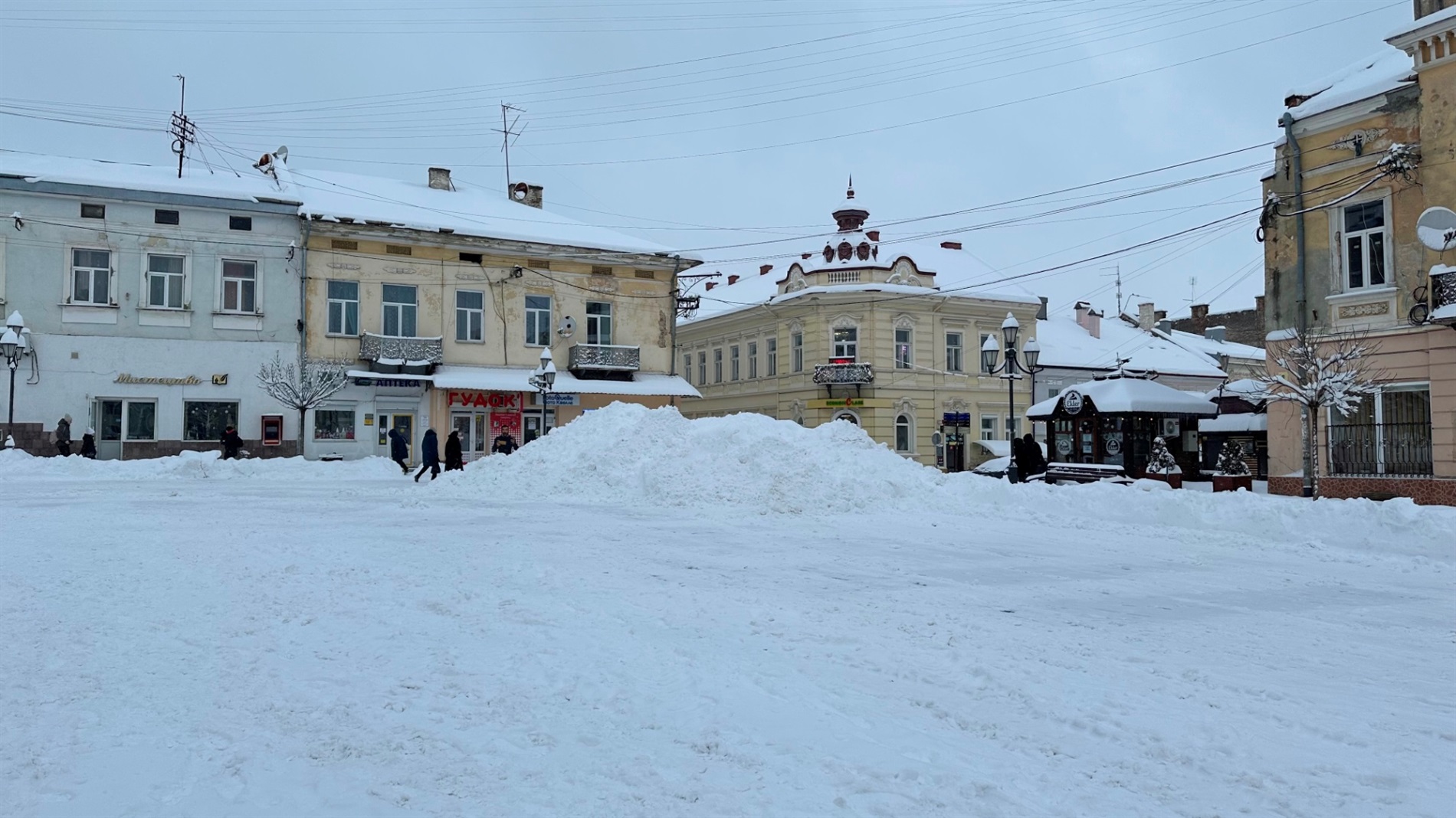 Як Дрогобич долає наслідки снігопаду: репортаж з вулиць міста