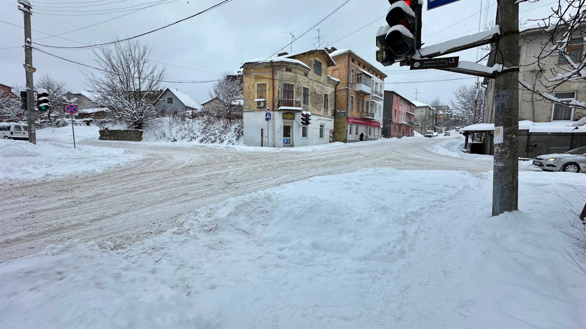 Як Дрогобич долає наслідки снігопаду: репортаж з вулиць міста
