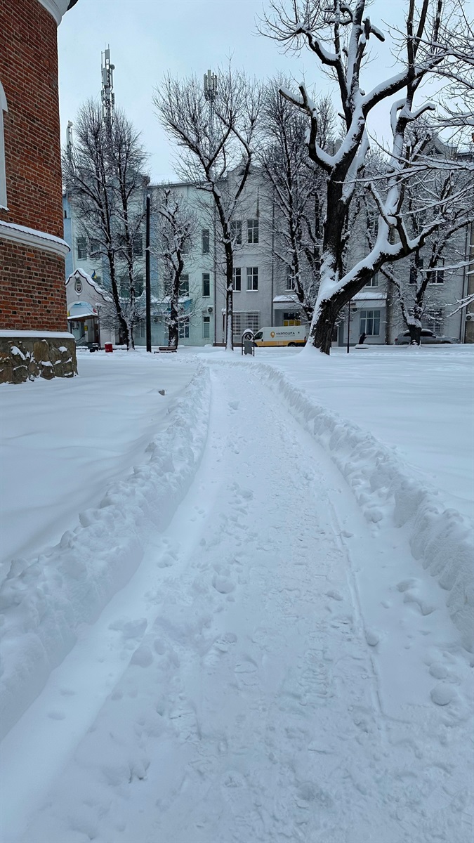 Як Дрогобич долає наслідки снігопаду: репортаж з вулиць міста