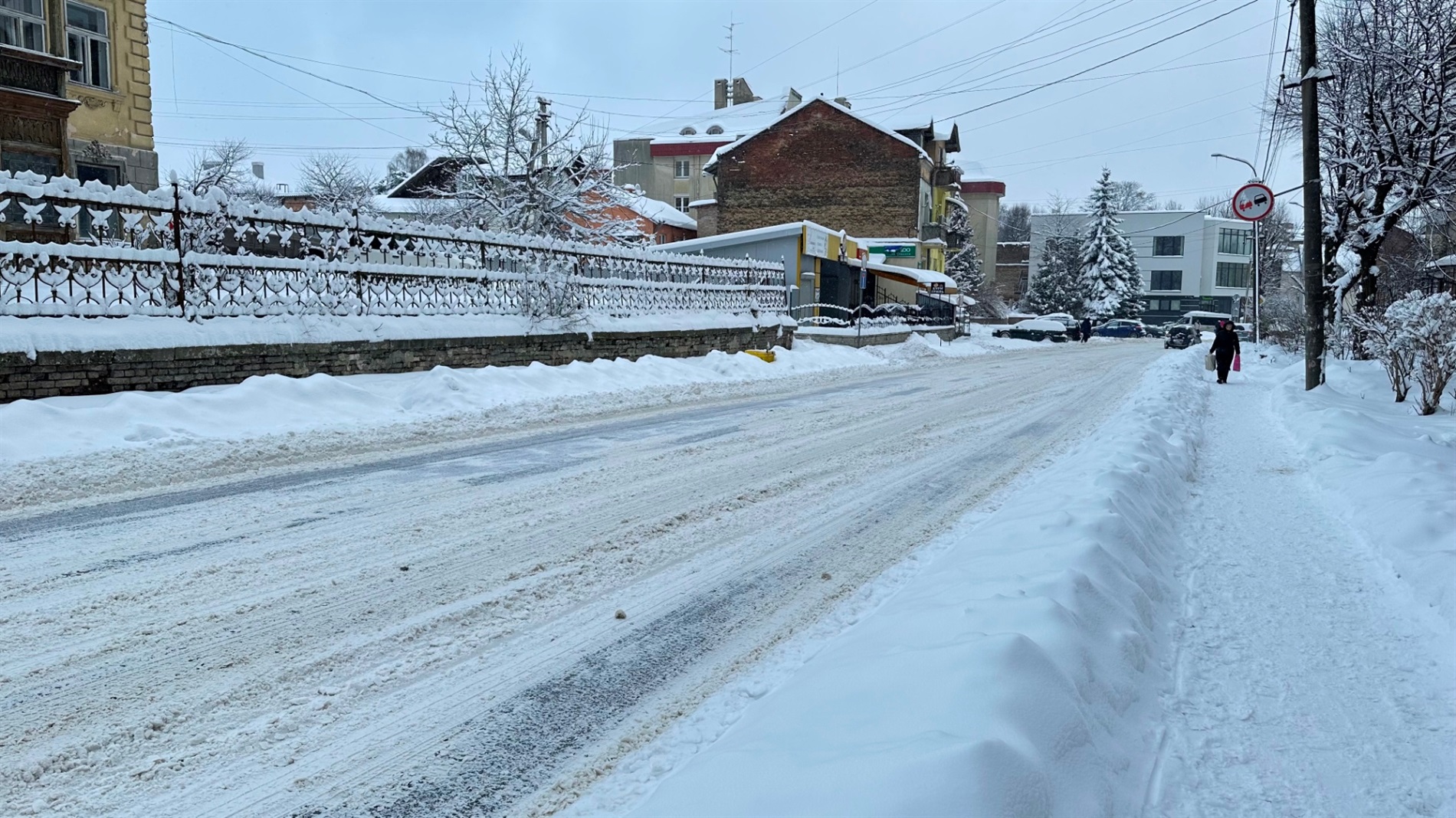 Як Дрогобич долає наслідки снігопаду: репортаж з вулиць міста