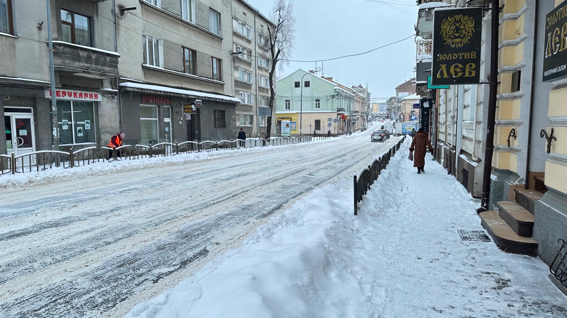 Як Дрогобич долає наслідки снігопаду: репортаж з вулиць міста