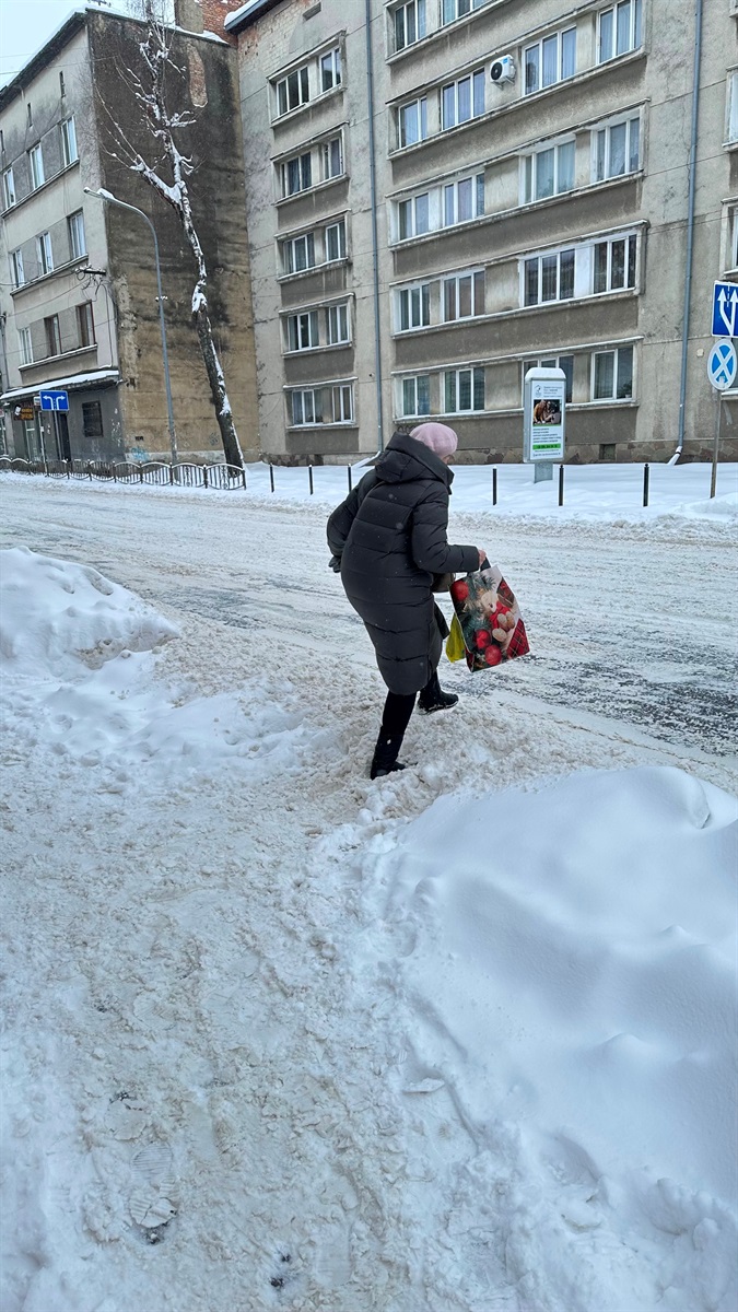 Як Дрогобич долає наслідки снігопаду: репортаж з вулиць міста