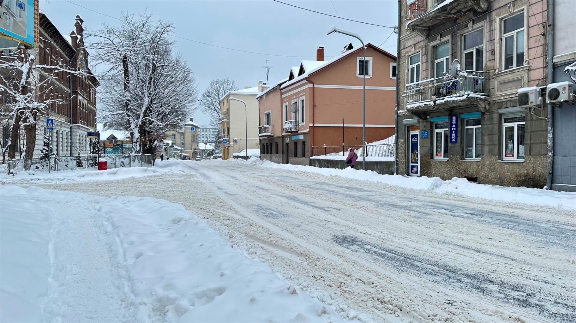 Як Дрогобич долає наслідки снігопаду: репортаж з вулиць міста