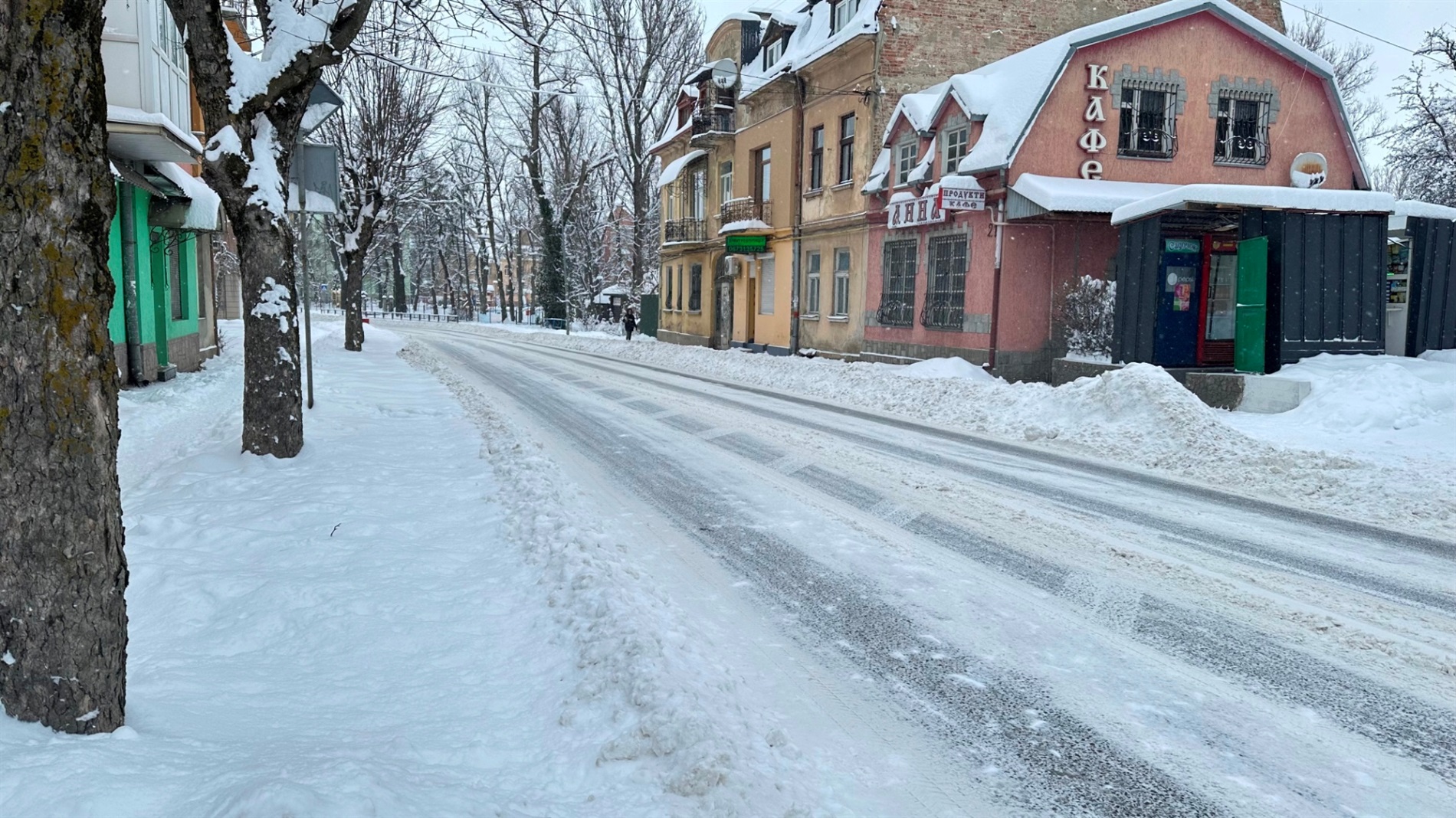 Як Дрогобич долає наслідки снігопаду: репортаж з вулиць міста