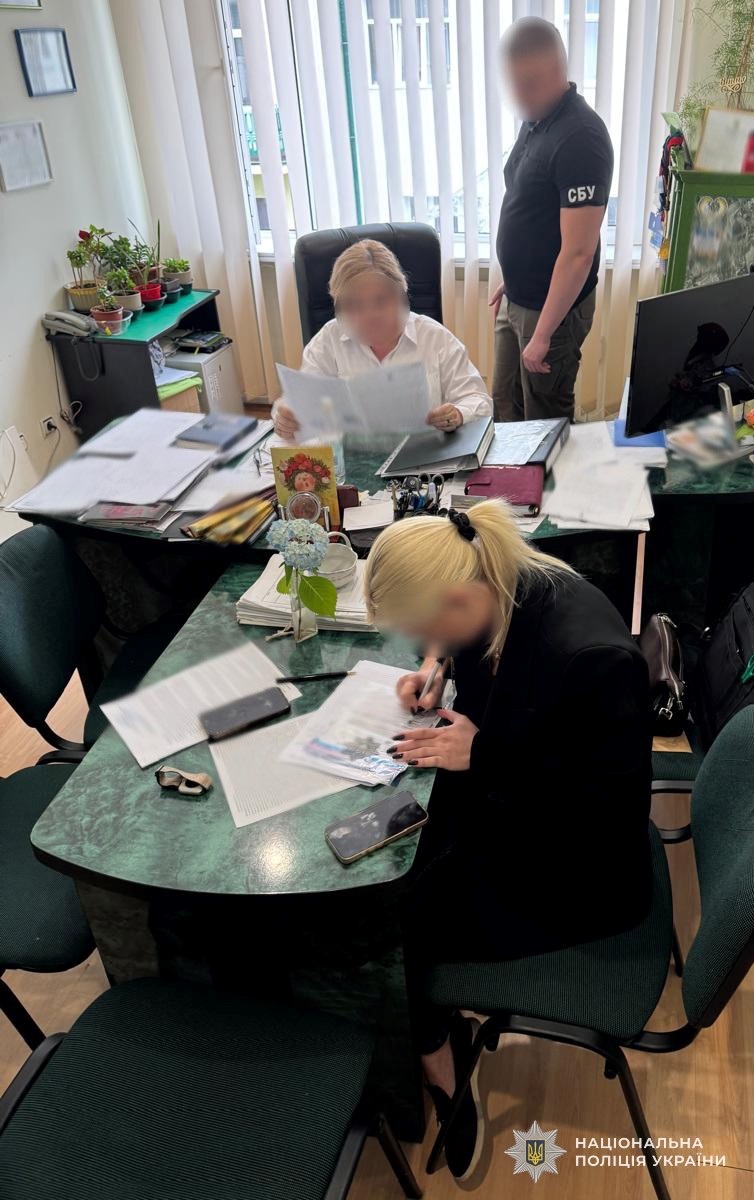 Адвокатці з Трускавця і посадовцю з Дрогобиччини загрожує до 5 років тюрми за хабар у 6700 доларів