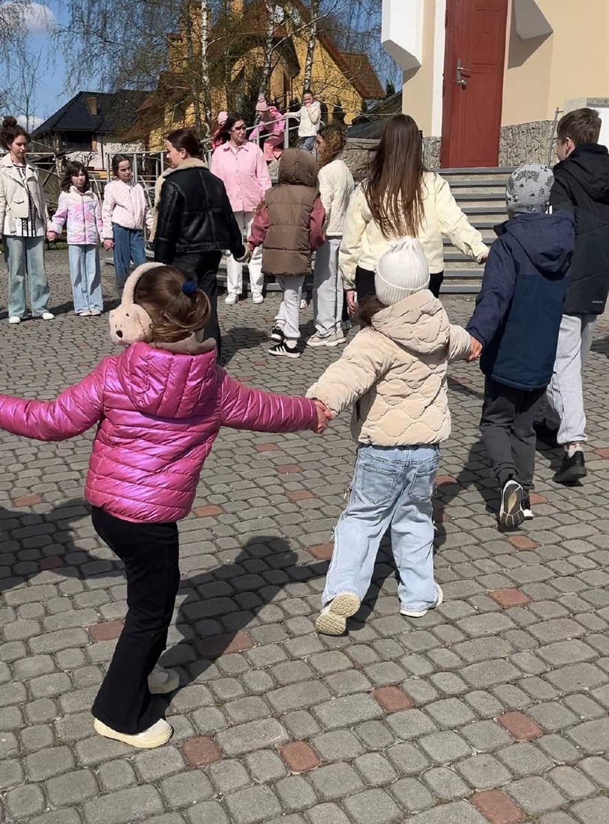 Як у Дрогобичі водили гаївки: добірка фото з храмів міста