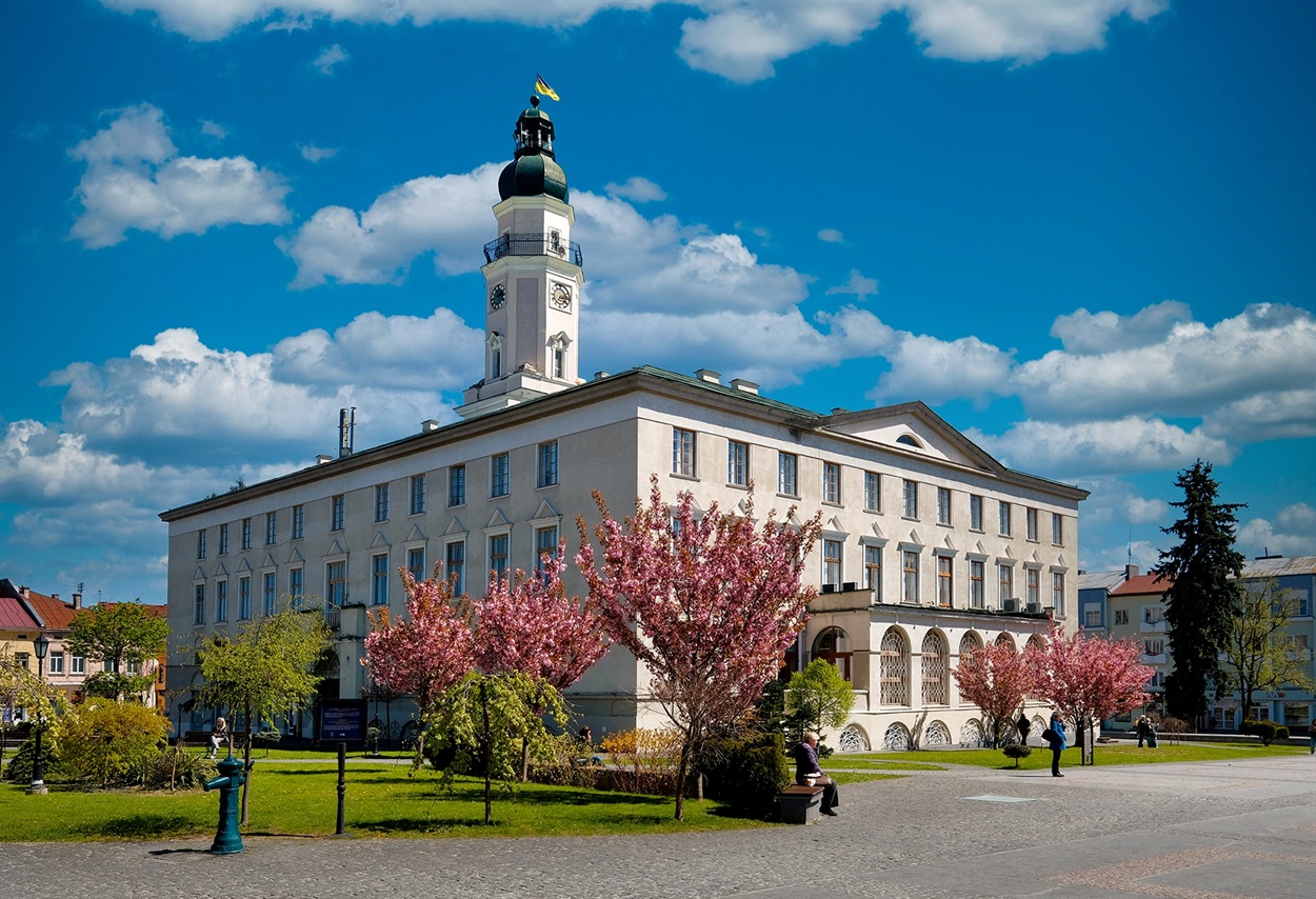 сакура і ратуша