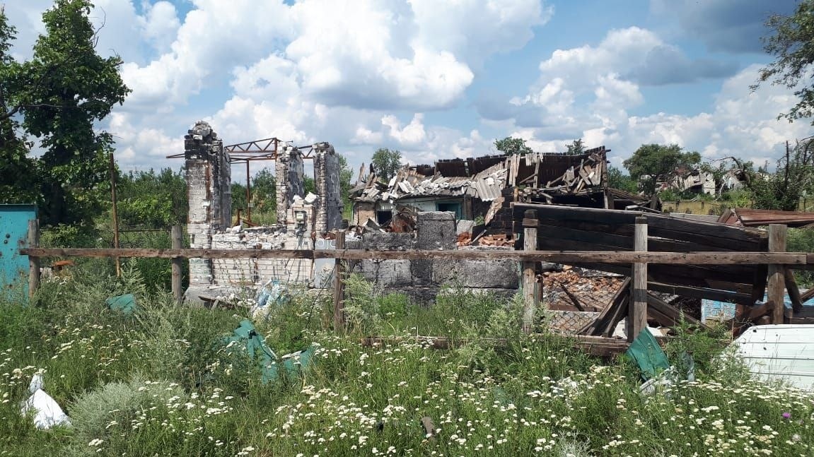 Зруйнований будинок в Попасній